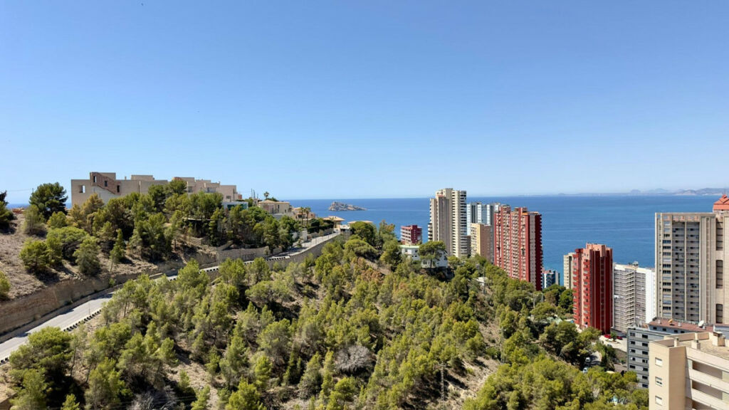 Middle Floor Apartment Benidorm Alicante - image 17