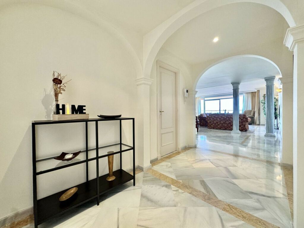 Middle Floor Apartment Nueva Andalucía Málaga - image 17
