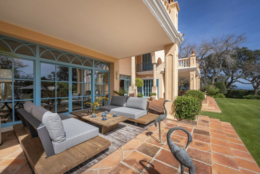Detached Villa San Roque Club Cádiz - image 18