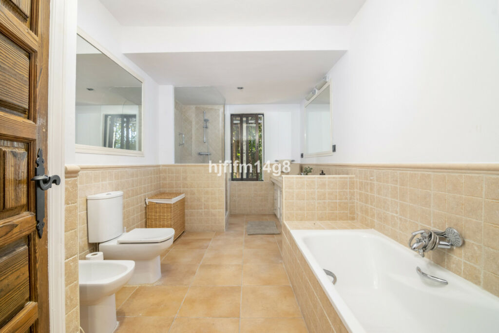 Detached Villa San Pedro de Alcántara Málaga - image 18