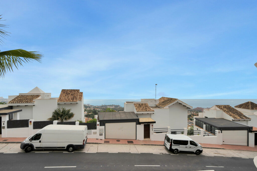 Middle Floor Apartment Benalmadena Málaga - image 19