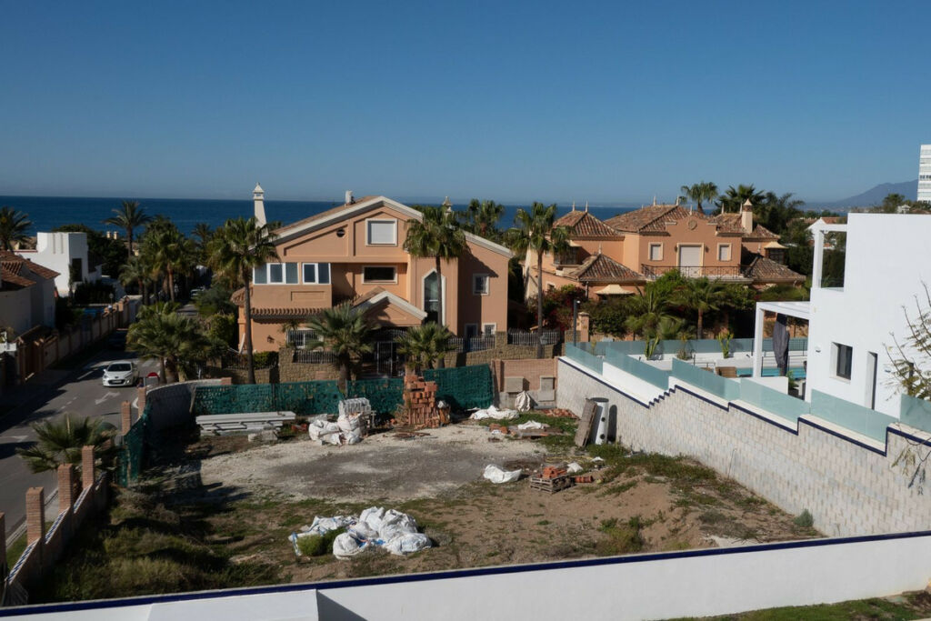 Residential Plot El Rosario Málaga - image 2