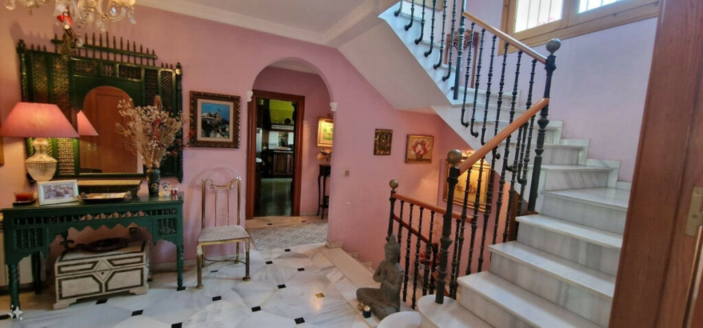 Detached Villa Málaga Este Málaga - image 2