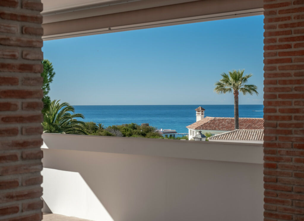 Detached Villa Las Chapas Málaga - image 2
