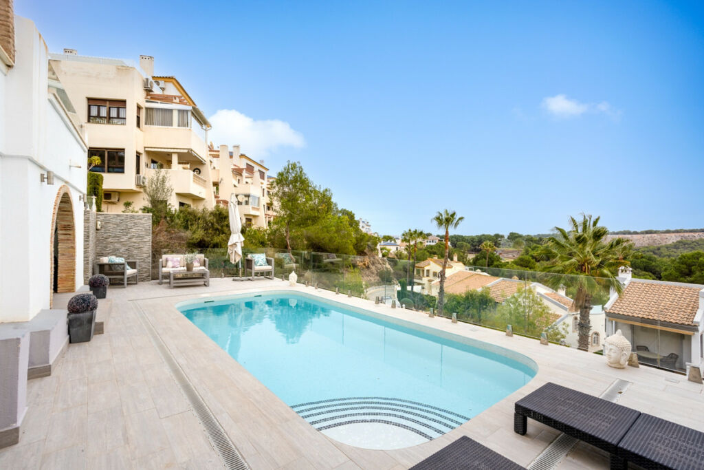 Detached Villa Las Ramblas Golf Alicante - image 2