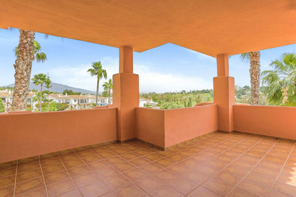 Middle Floor Apartment El Paraiso Málaga - image 10