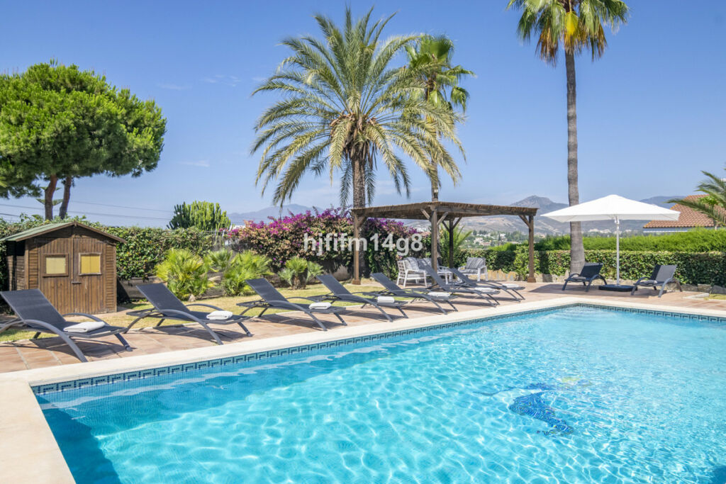 Detached Villa San Pedro de Alcántara Málaga - image 2