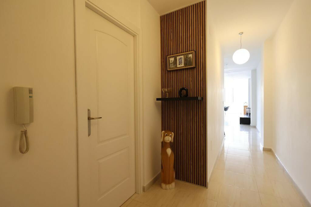 Middle Floor Apartment Torrevieja Alicante - image 2