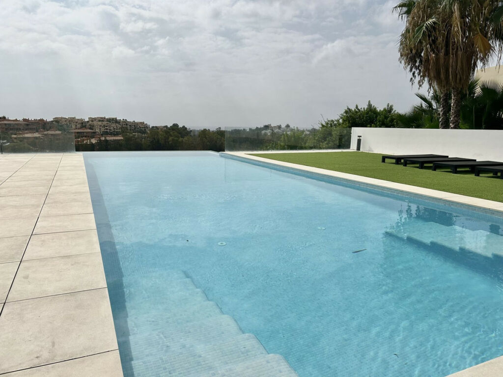Detached Villa Benahavís Málaga - image 2