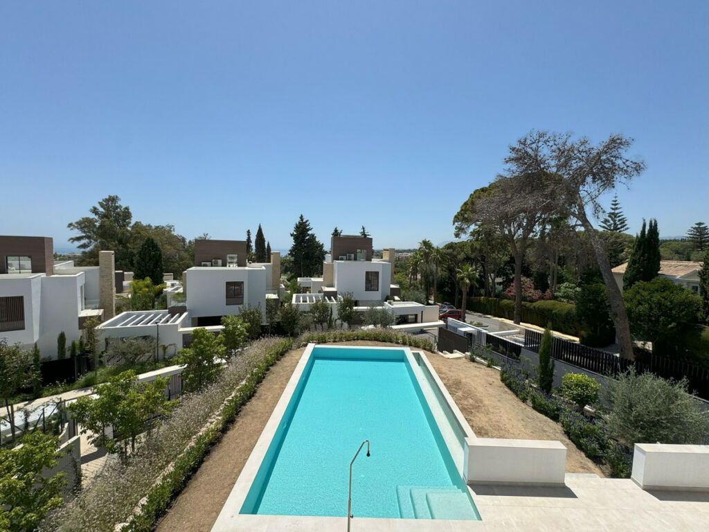 Detached Villa Marbella Málaga - image 2