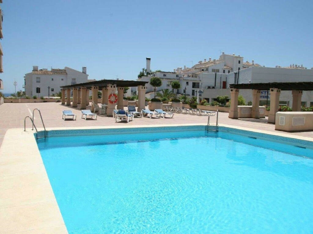Middle Floor Apartment Marbella Málaga - image 2