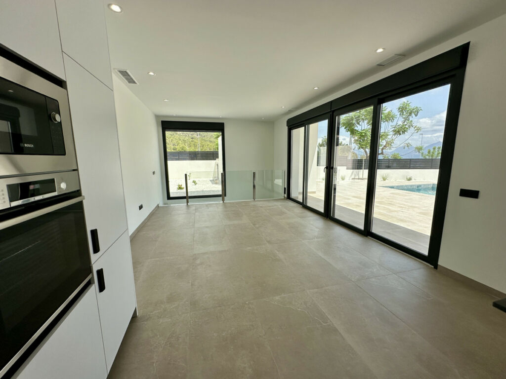 Detached Villa Polop Alicante - image 2