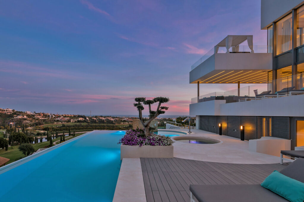 Detached Villa Los Flamingos Málaga - image 2