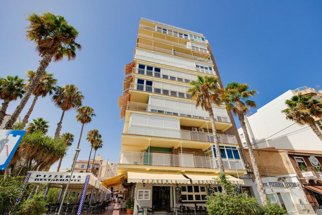 Middle Floor Apartment Torrevieja Alicante - image 3