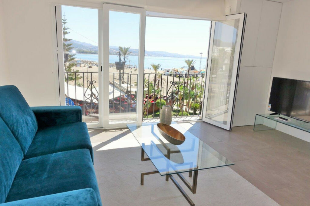 Middle Floor Apartment Puerto Banús Málaga - image 2