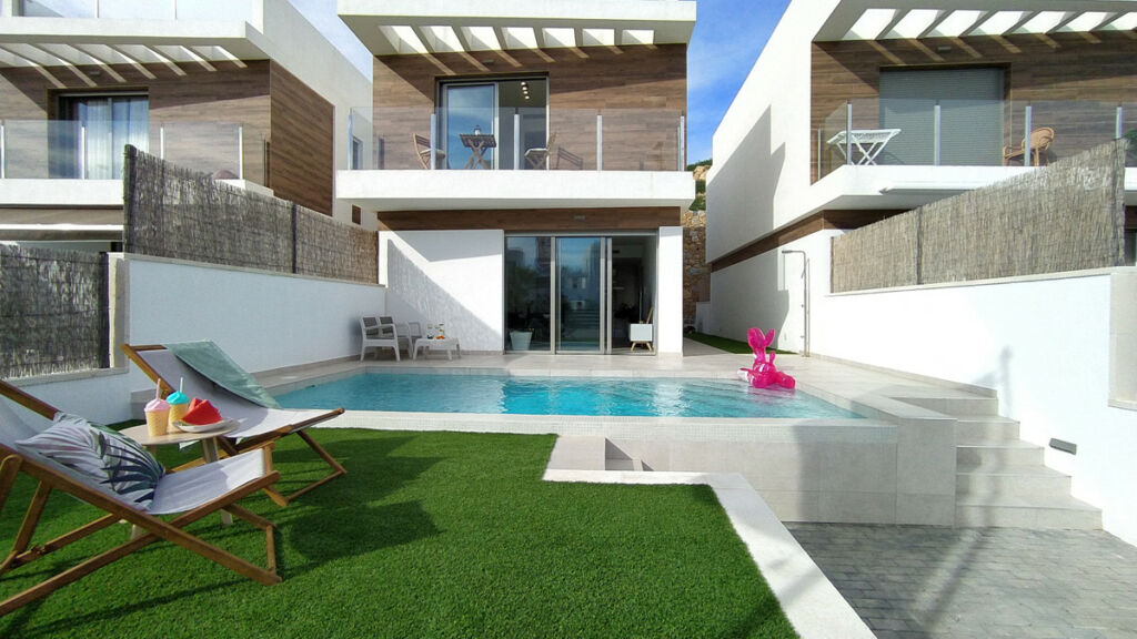 Detached Villa Villamartin Alicante - image 2