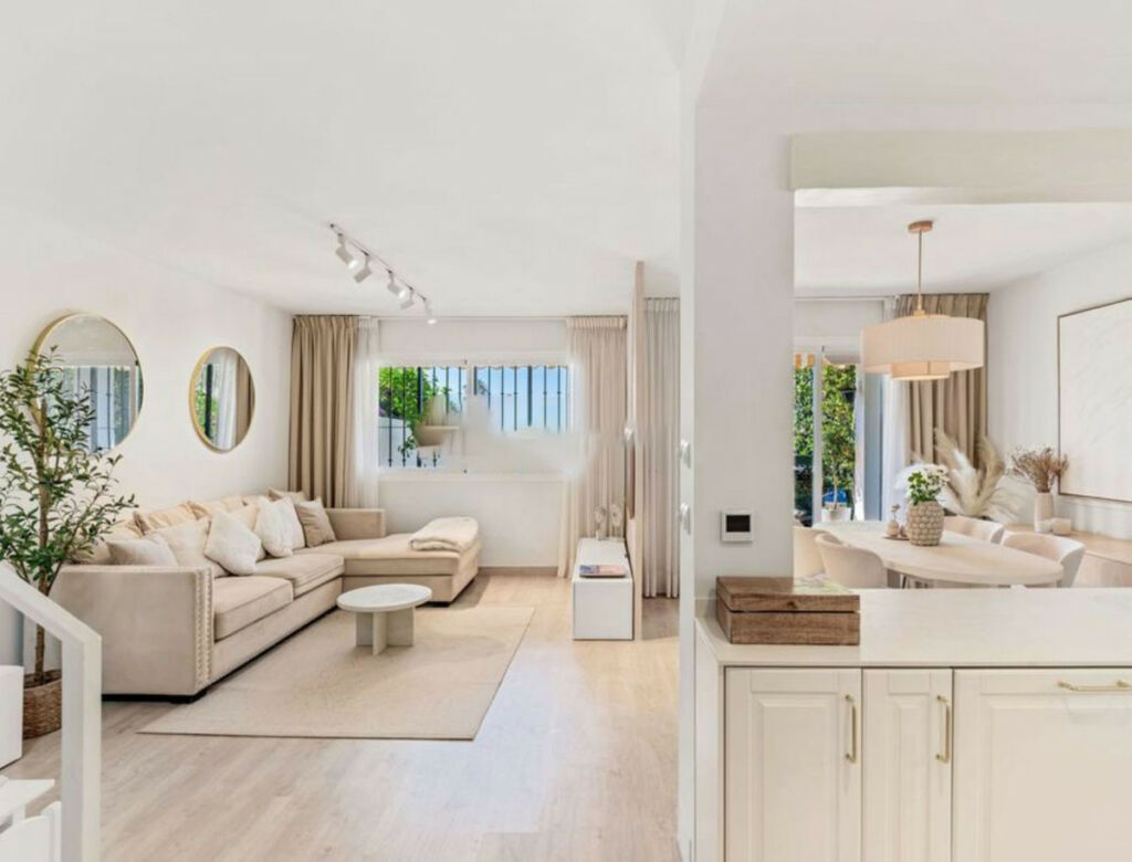 Townhouse Atalaya Málaga - image 2