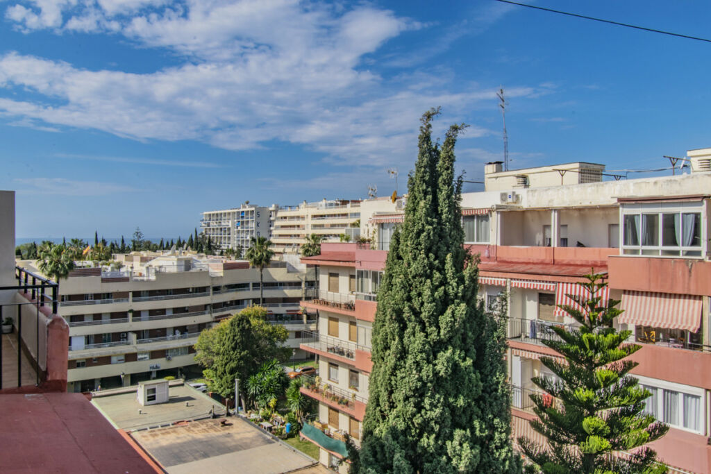 Top Floor Apartment Marbella Málaga - image 4