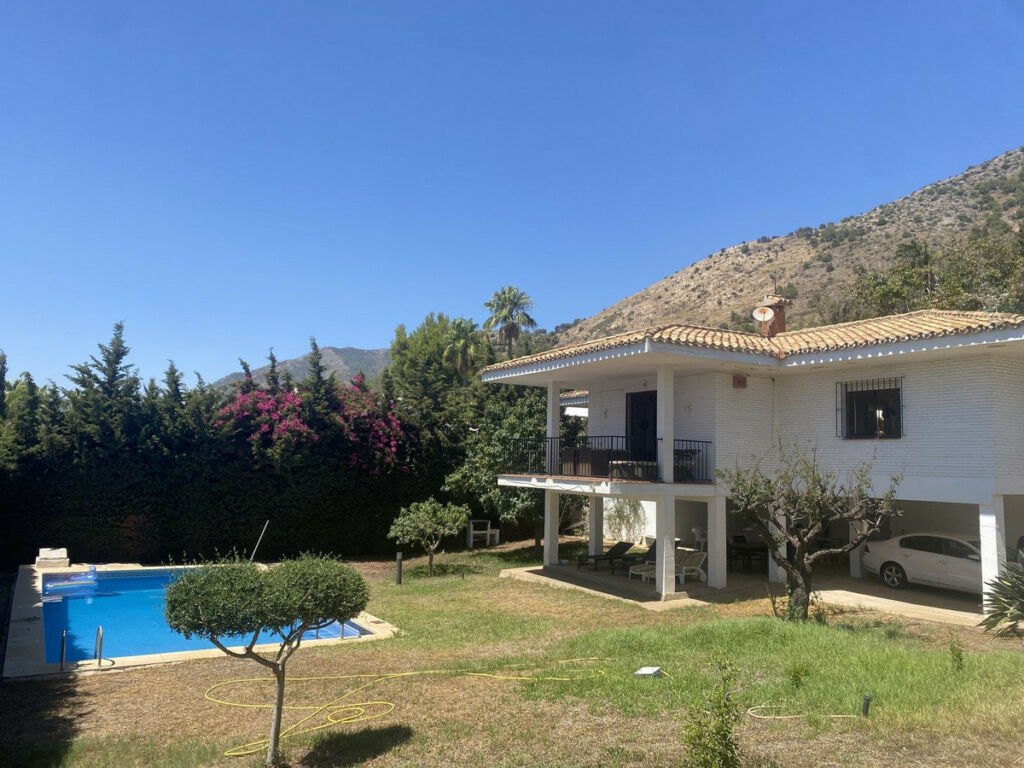 Detached Villa La Capellania Málaga - image 2
