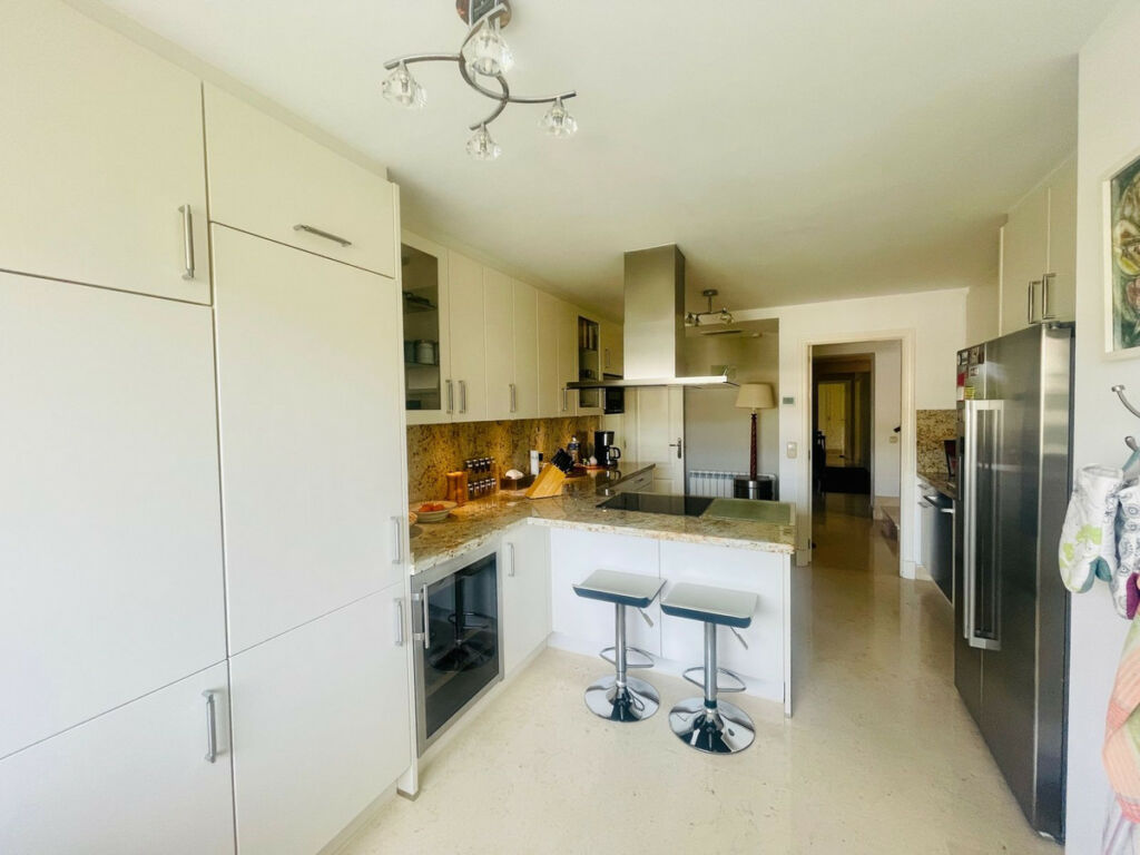 Penthouse Benahavís Málaga - image 2