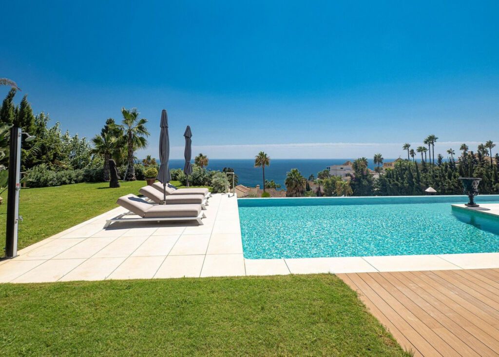 Detached Villa Manilva Málaga - image 2
