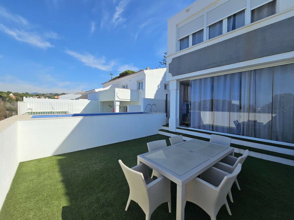 Semi-Detached House Cabopino Málaga - image 2