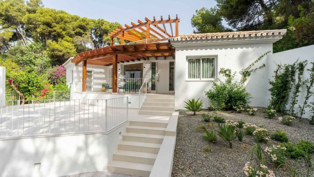 Detached Villa Marbella Málaga - image 2