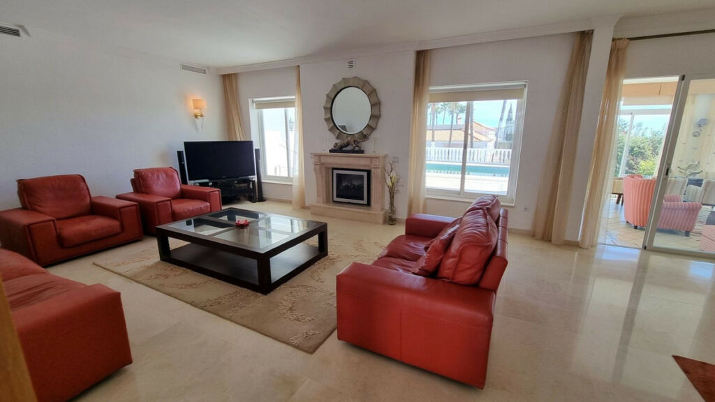 Detached Villa Benahavís Málaga - image 2