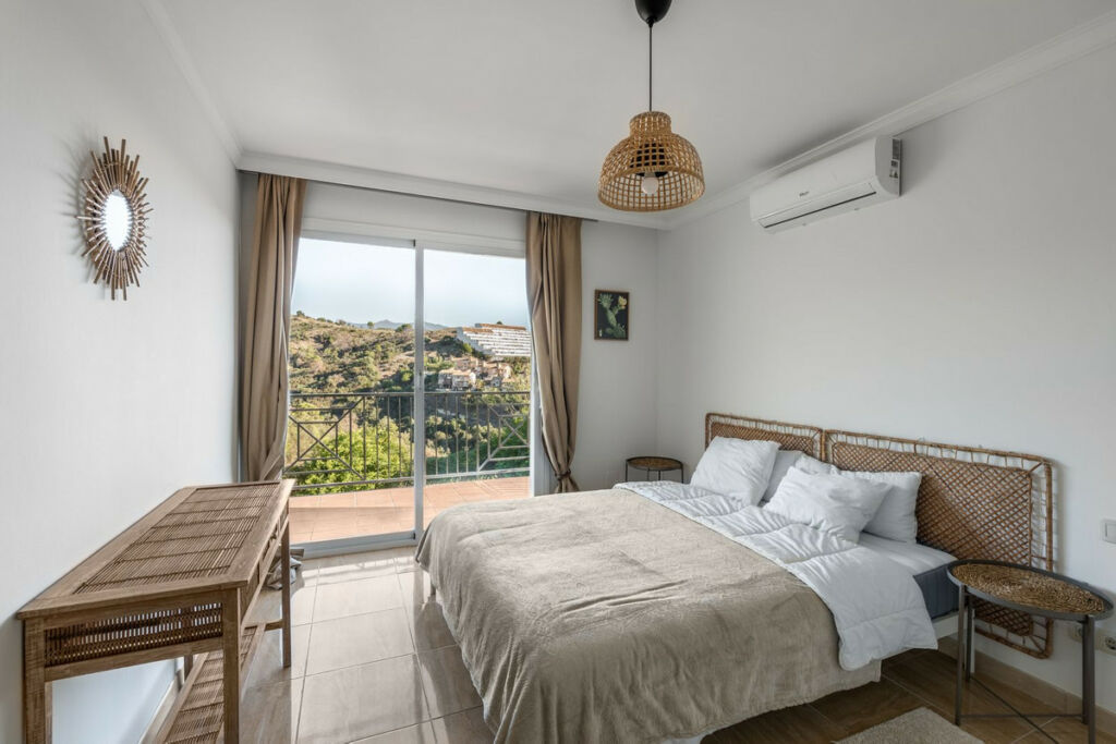 Detached Villa Estepona Málaga - image 20