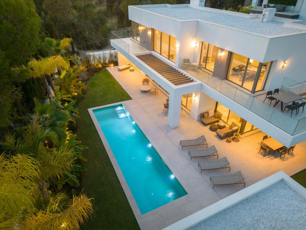 Detached Villa The Golden Mile Málaga - image 20