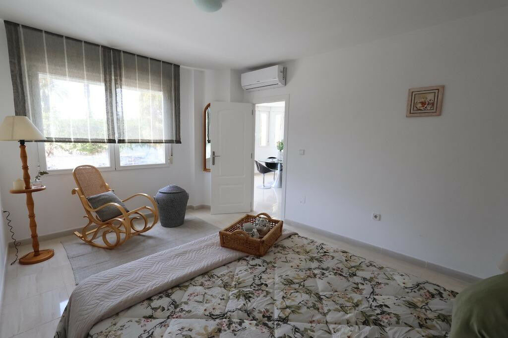 Middle Floor Apartment Torrevieja Alicante - image 20