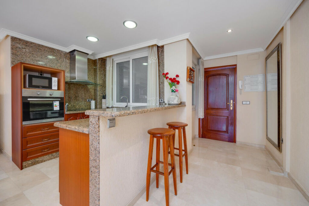 Middle Floor Apartment Torrevieja Alicante - image 22