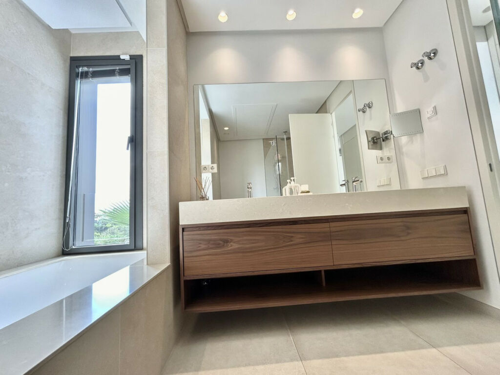 Detached Villa Benahavís Málaga - image 22