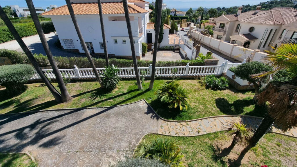 Detached Villa Benahavís Málaga - image 22