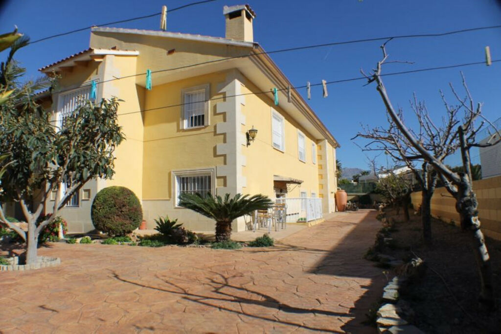 Detached Villa L'Alfás del Pi Alicante - image 23