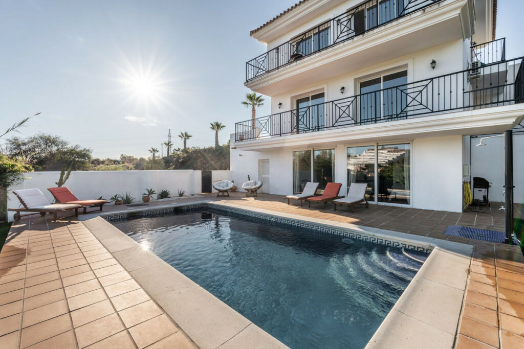 Detached Villa Estepona Málaga - image 22