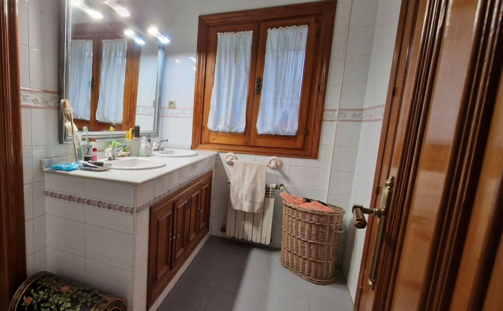 Detached Villa Málaga Este Málaga - image 23