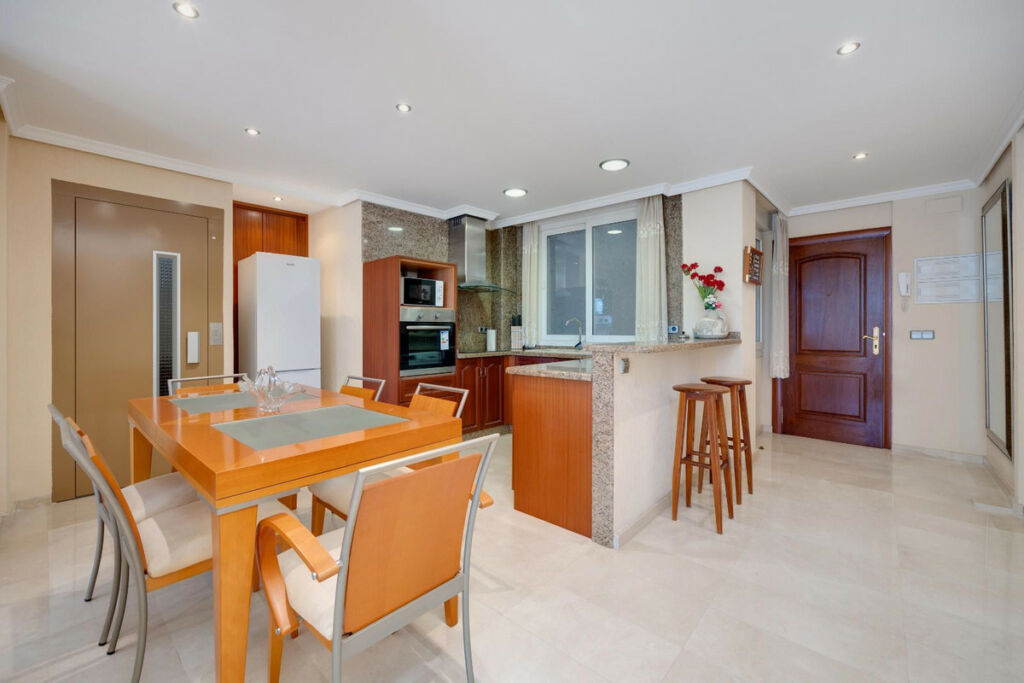 Middle Floor Apartment Torrevieja Alicante - image 23
