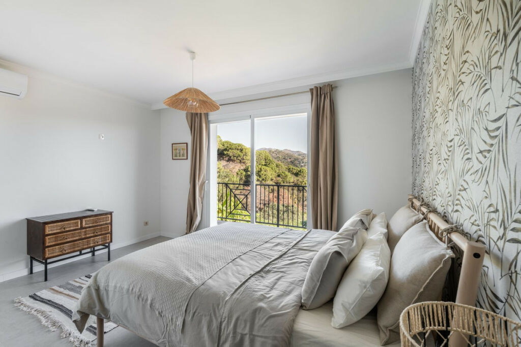 Detached Villa Estepona Málaga - image 23