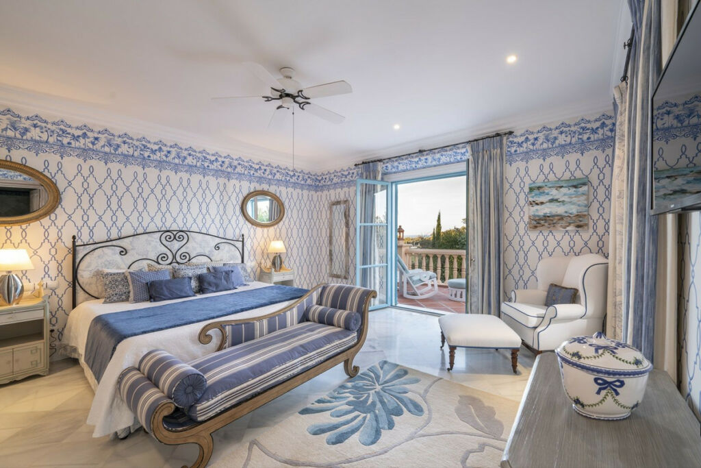 Detached Villa San Roque Club Cádiz - image 23
