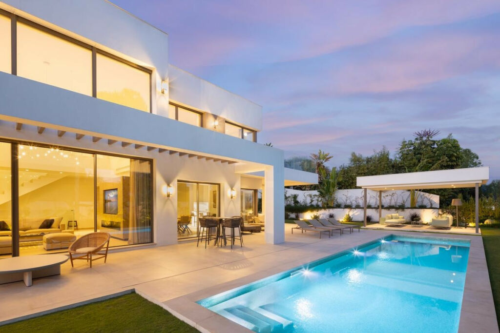 Detached Villa The Golden Mile Málaga - image 24