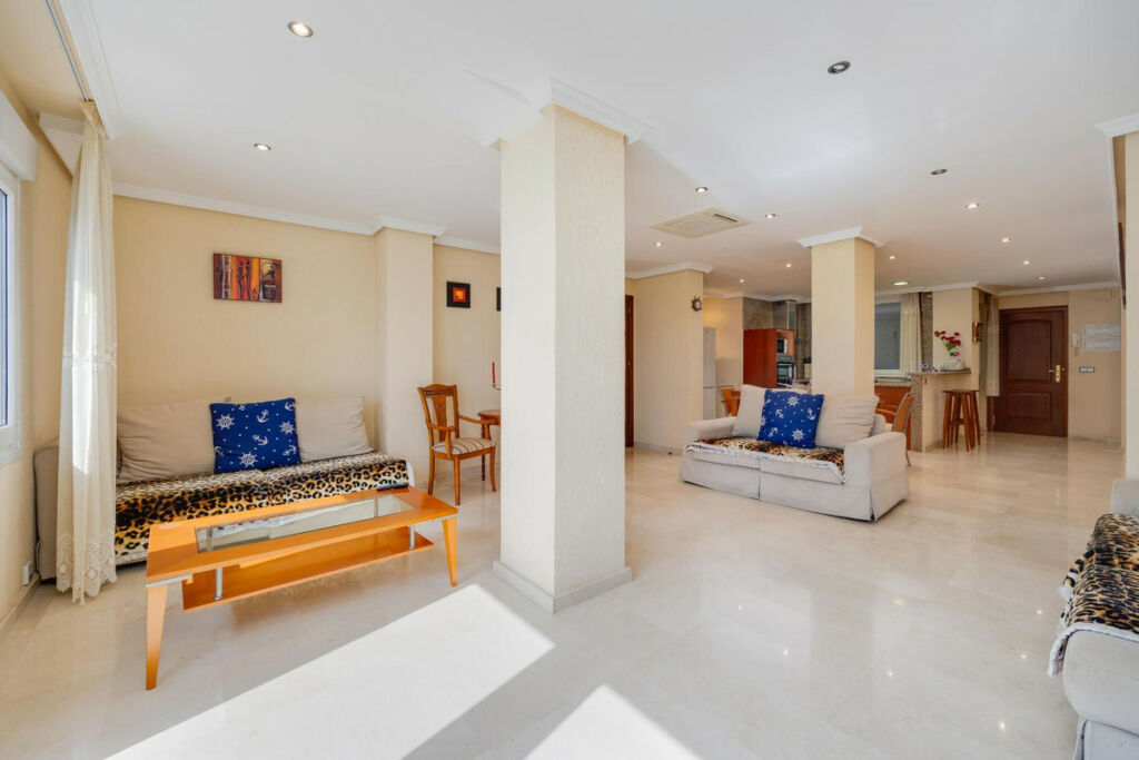 Middle Floor Apartment Torrevieja Alicante - image 25