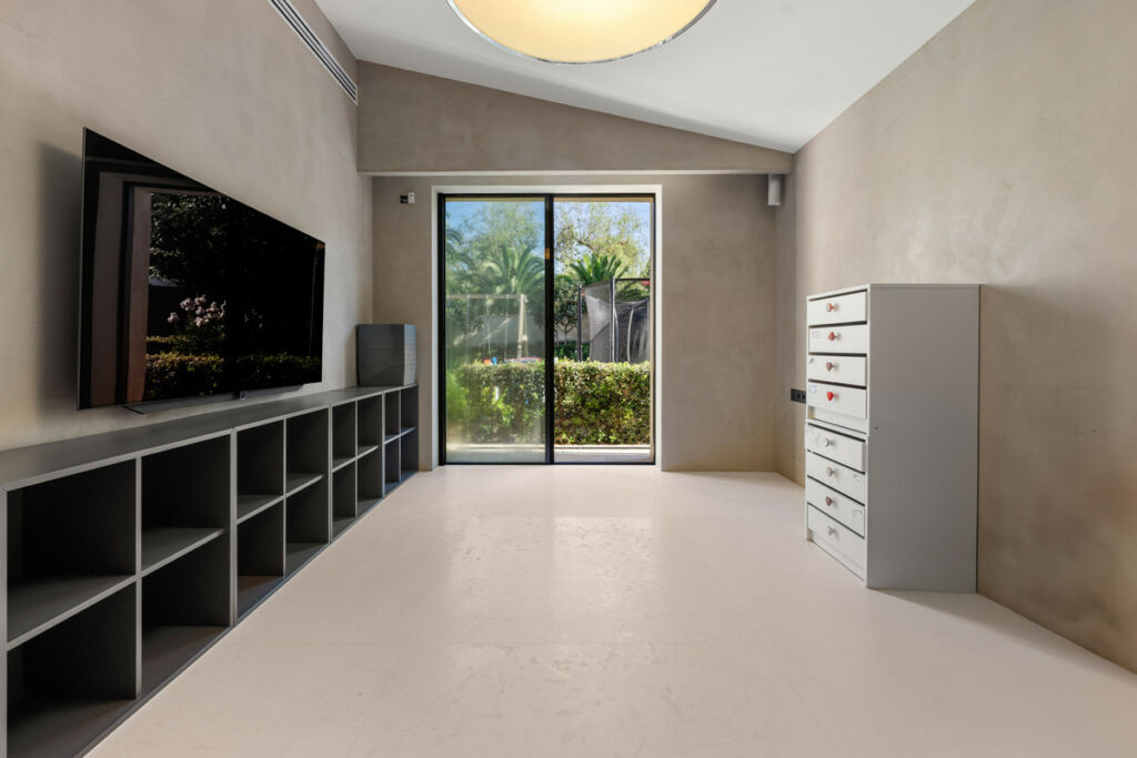Detached Villa Río Real Málaga - image 10