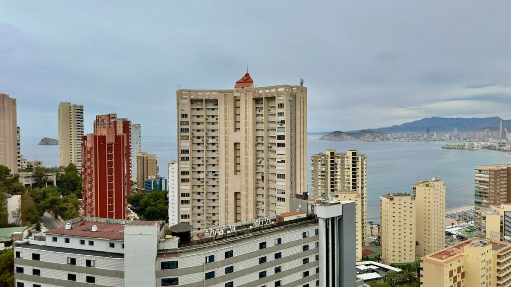 Middle Floor Apartment Benidorm Alicante - image 6
