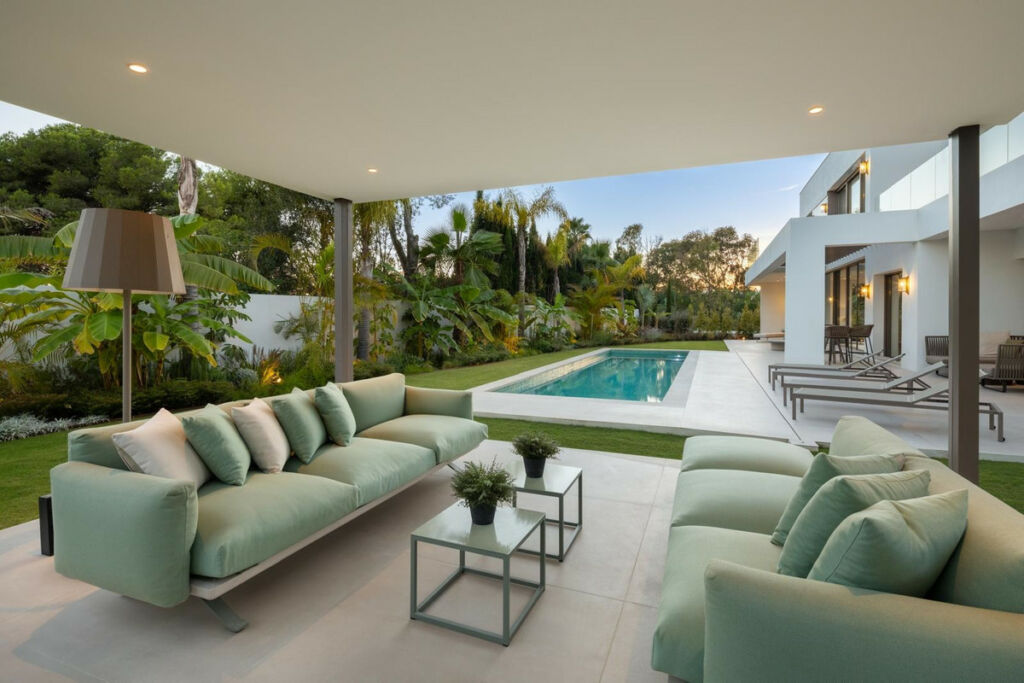 Detached Villa The Golden Mile Málaga - image 26