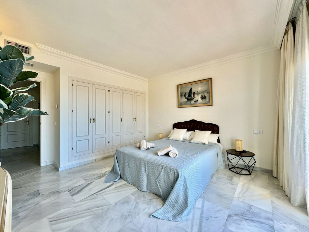 Middle Floor Apartment Nueva Andalucía Málaga - image 26