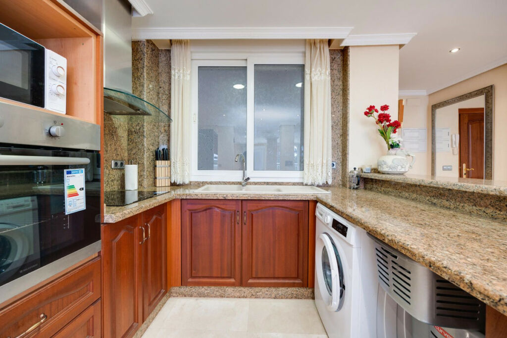 Middle Floor Apartment Torrevieja Alicante - image 27