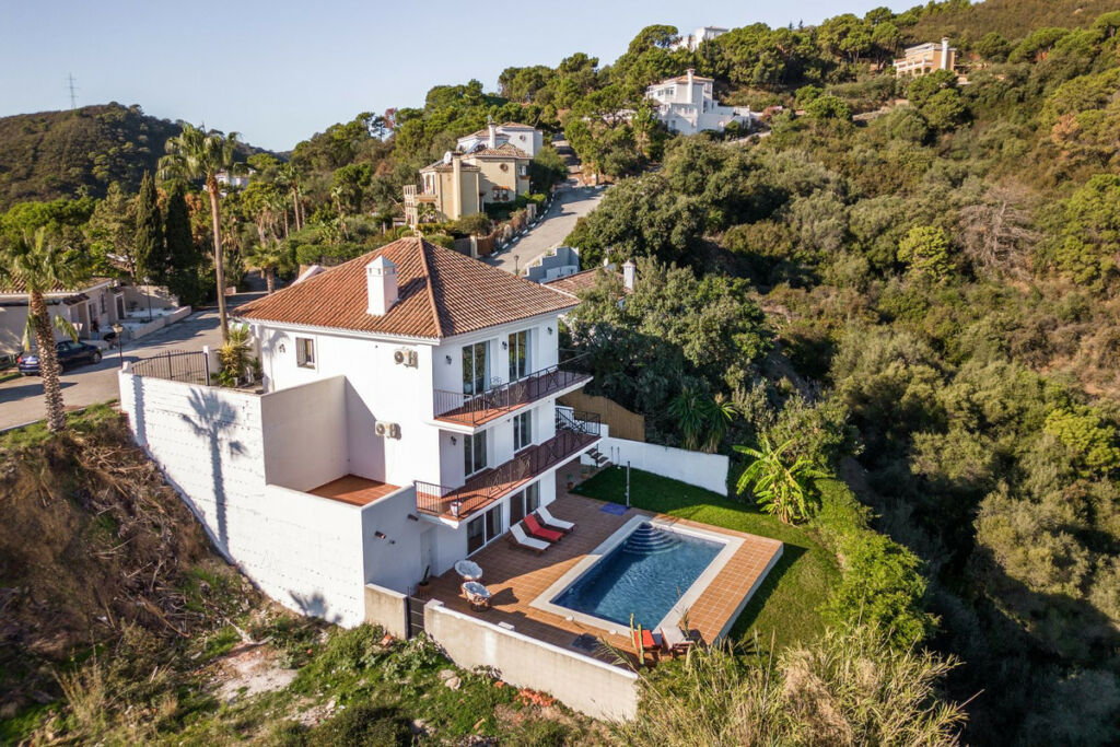 Detached Villa Estepona Málaga - image 27