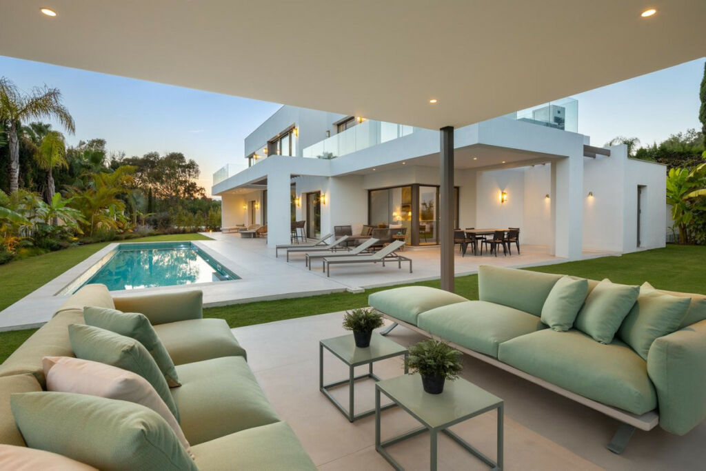 Detached Villa The Golden Mile Málaga - image 22