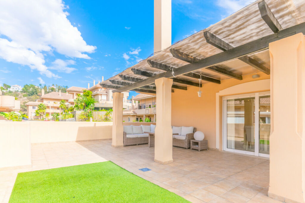 Penthouse Nueva Andalucía Málaga - image 3